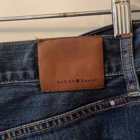 Men’s lucky brand heritage, slim jeans, 34x30 distressed at pocket - Picture 3 of 5